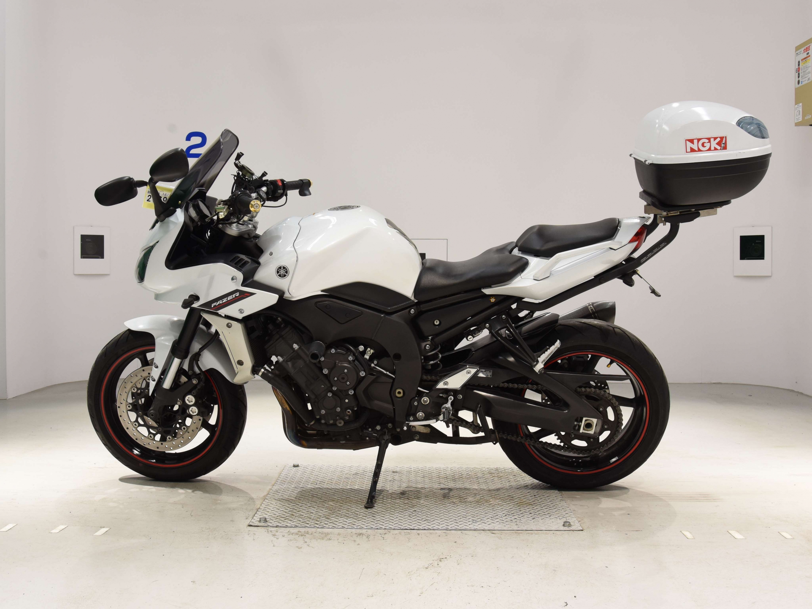 Купить мотоцикл Yamaha FZ-1 Fazer 2013 фото 1