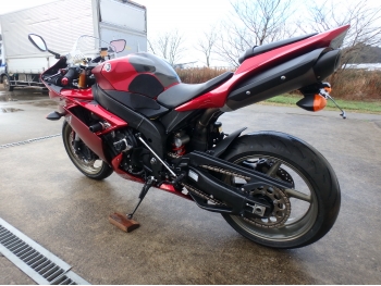     Yamaha YZF-R1 2008  11