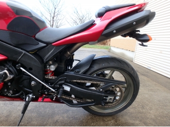     Yamaha YZF-R1 2008  16