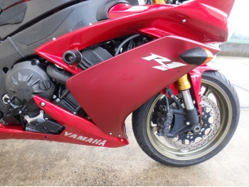     Yamaha YZF-R1 2008  19