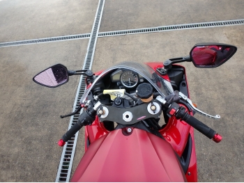     Yamaha YZF-R1 2008  21