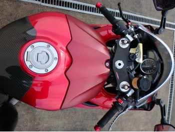     Yamaha YZF-R1 2008  22