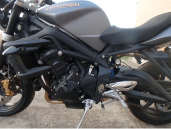     Triumph Street Triple R 2009  15