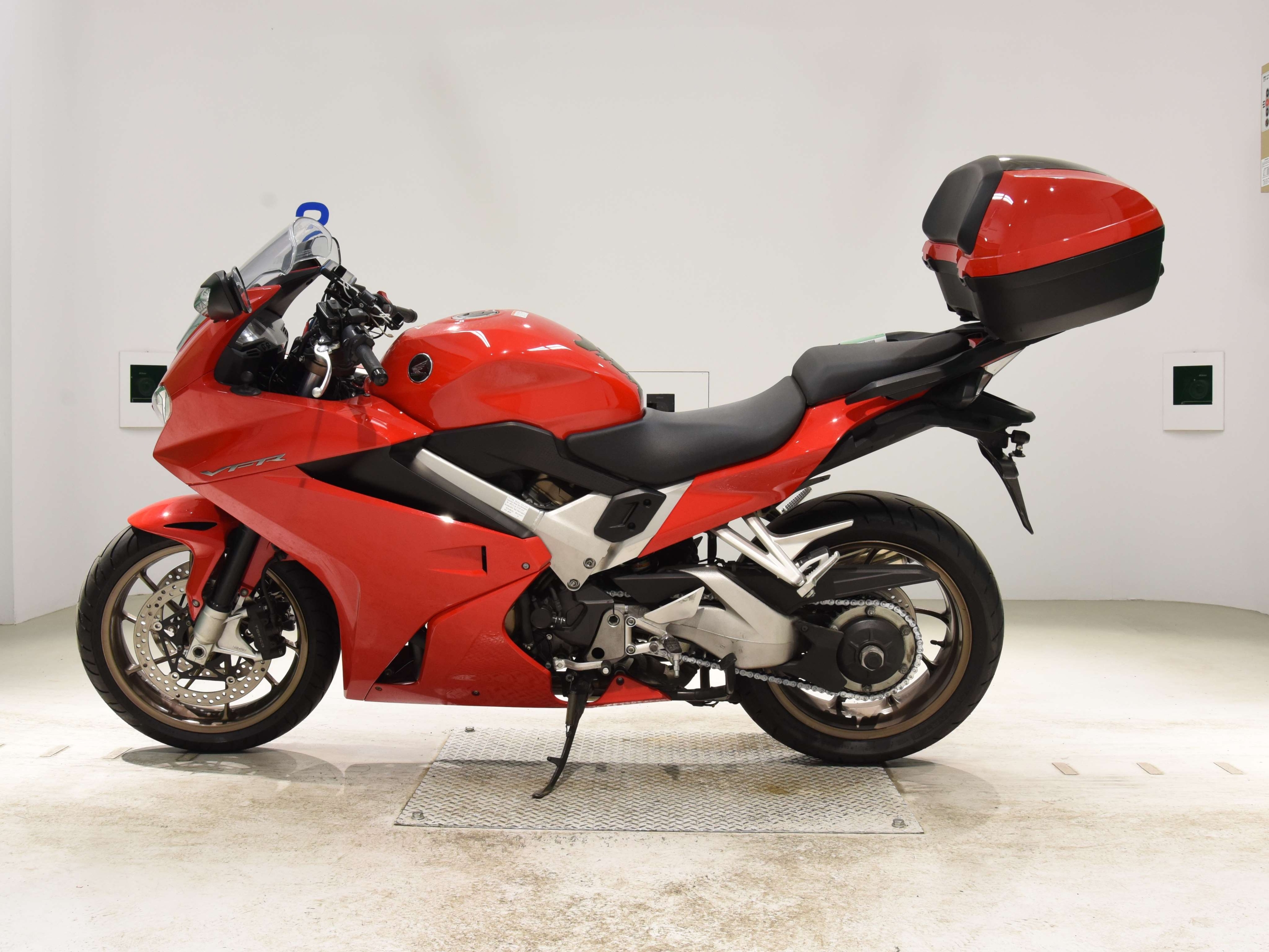 Мотоцикл Honda VFR 800F Interceptor 2014 обзор