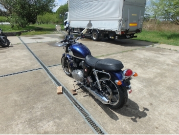     Triumph Bonneville SE 2010  11