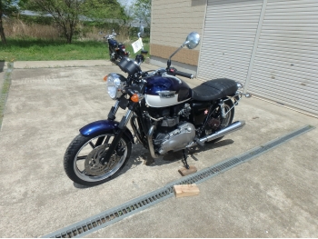     Triumph Bonneville SE 2010  13