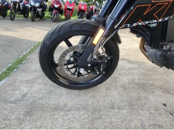     KTM 690 Supermoto R 2008  14