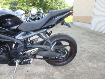     Triumph Street Triple85 2017  16