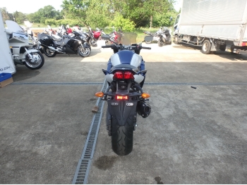     Yamaha FZ-1 Fazer 2013  10