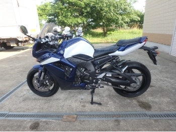     Yamaha FZ-1 Fazer 2013  12