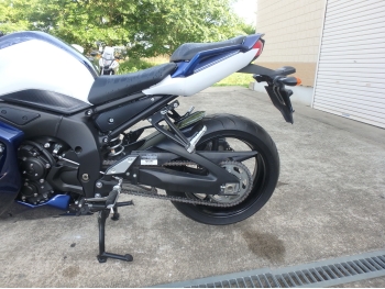     Yamaha FZ-1 Fazer 2013  16