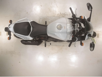     Yamaha FZ-1 Fazer 2012  3