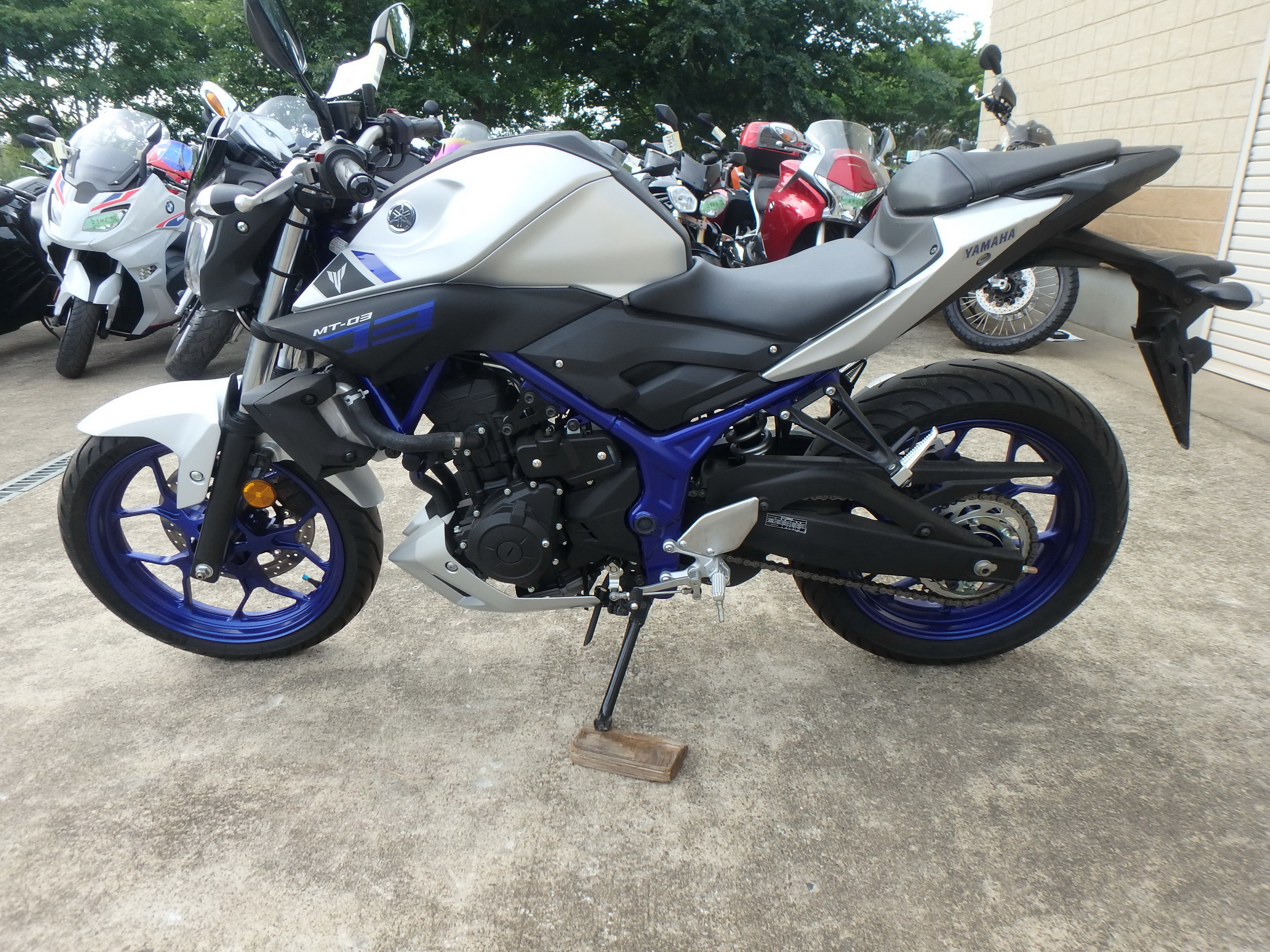 Купить мотоцикл Yamaha MT-03 2015 фото 12