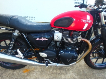     Triumph Street Twin 2017  18