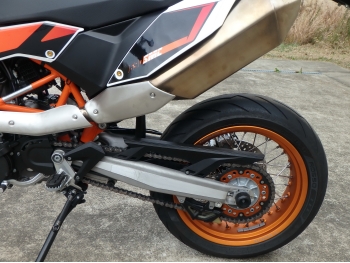     KTM 690 SMC R 2017  16