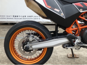     KTM 690 SMC R 2017  17