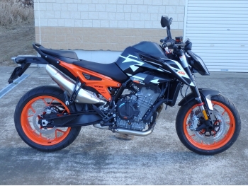     KTM 890 Duke GP 2023  3