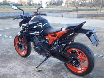     KTM 890 Duke GP 2023  6