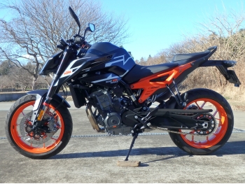     KTM 890 Duke GP 2023  7