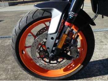     KTM 890 Duke GP 2023  9