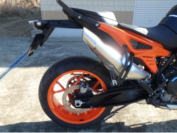     KTM 890 Duke GP 2023  12