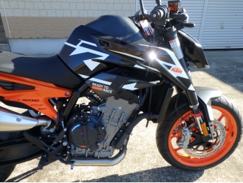     KTM 890 Duke GP 2023  13