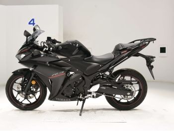     Yamaha YZF-R3 2018  1