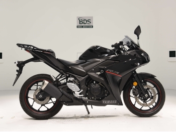     Yamaha YZF-R3 2018  2