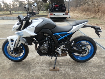     Suzuki GSX-8S 2023  7