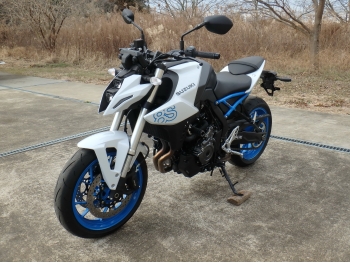     Suzuki GSX-8S 2023  8