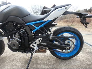     Suzuki GSX-8S 2023  11