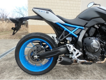     Suzuki GSX-8S 2023  12