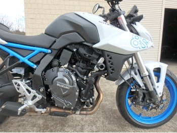     Suzuki GSX-8S 2023  13