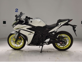     Yamaha YZF-R3 2018  1