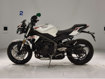     Triumph Street Triple S 2021  1