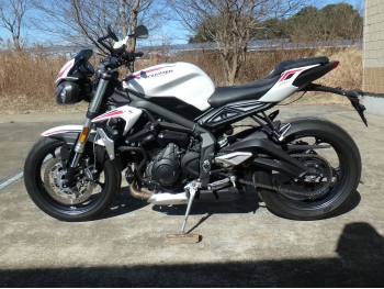     Triumph Street Triple S 2021  12