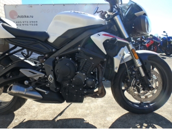     Triumph Street Triple S 2021  18