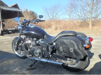     Triumph SpeedMaster Roadster 2012  11