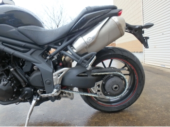     Triumph Speed Triple 2012  16