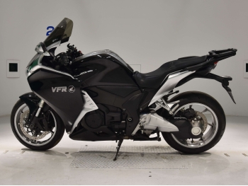     Honda VFR1200FD 2011  1