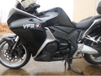     Honda VFR1200FD 2011  15