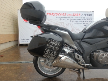     Honda VFR1200FD 2011  17