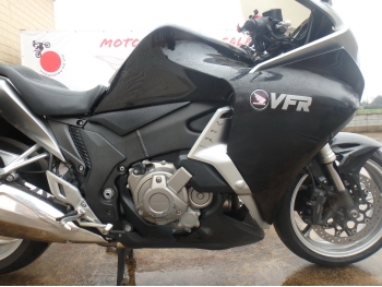     Honda VFR1200FD 2011  18