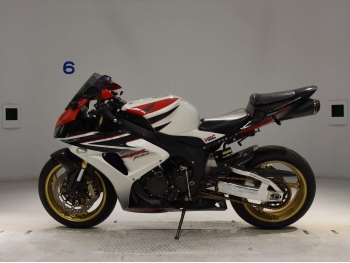     Honda CBR1000RR 2007  1