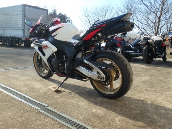     Honda CBR1000RR 2007  11