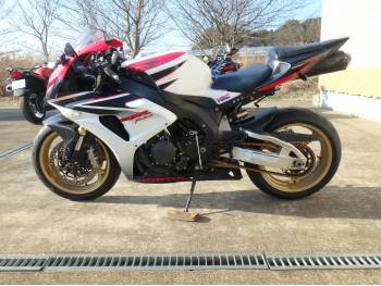     Honda CBR1000RR 2007  12