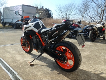     KTM 890 Duke R 2020  11