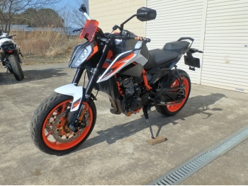     KTM 890 Duke R 2020  13