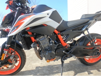     KTM 890 Duke R 2020  15