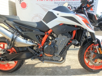     KTM 890 Duke R 2020  18